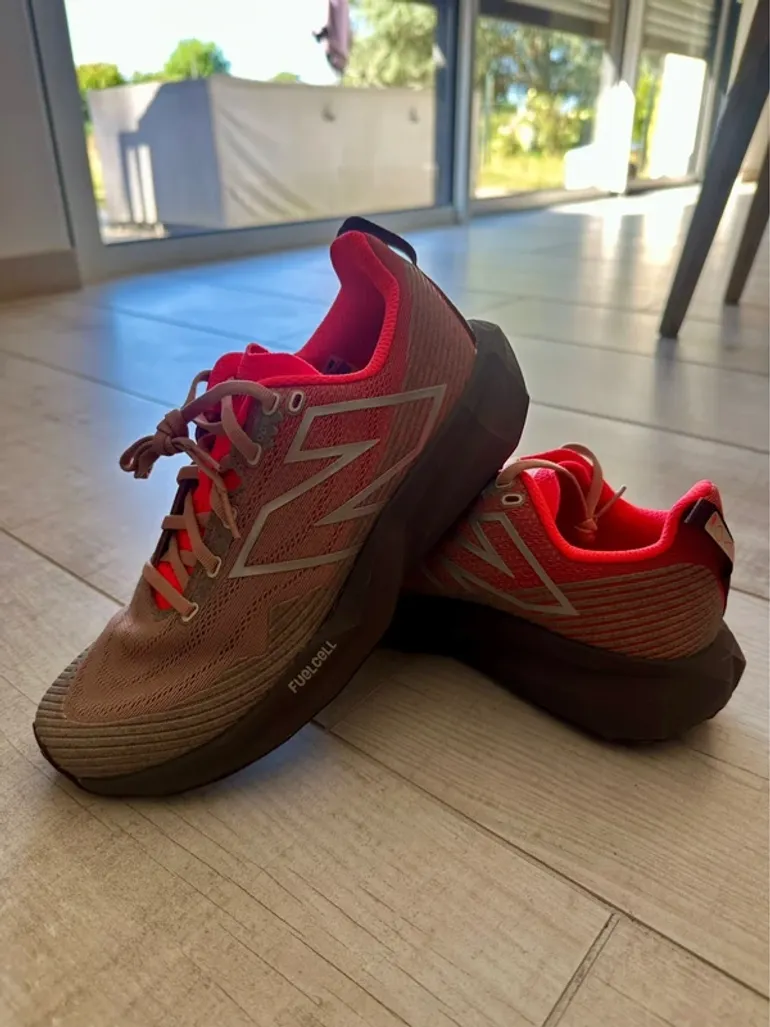 Używany New Balance FuelCell Venym bike — zdjęcie 3 z 14