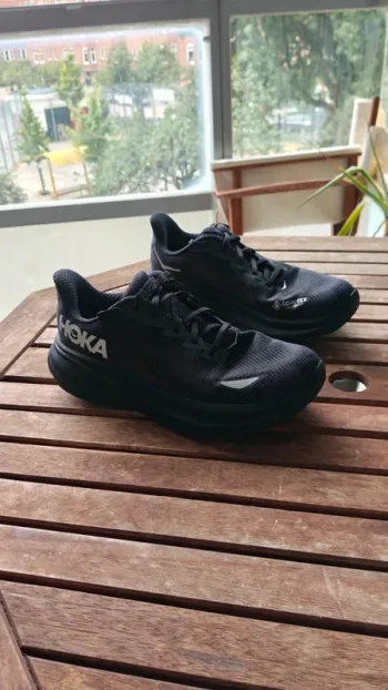 Hoka Clifton 9 GTX bike usato