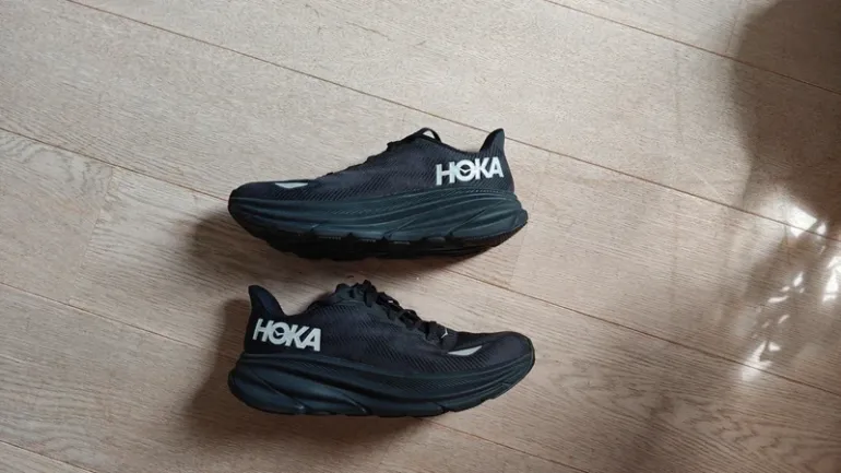 Hoka Clifton 9 GTX bike usato — immagine 2 di 7