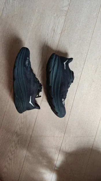Hoka Clifton 9 GTX bike usato — immagine 5 di 7