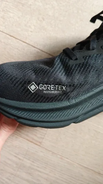 Hoka Clifton 9 GTX bike usato — immagine 3 di 7