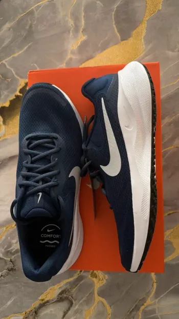 Nike Revolution 7 bike usato