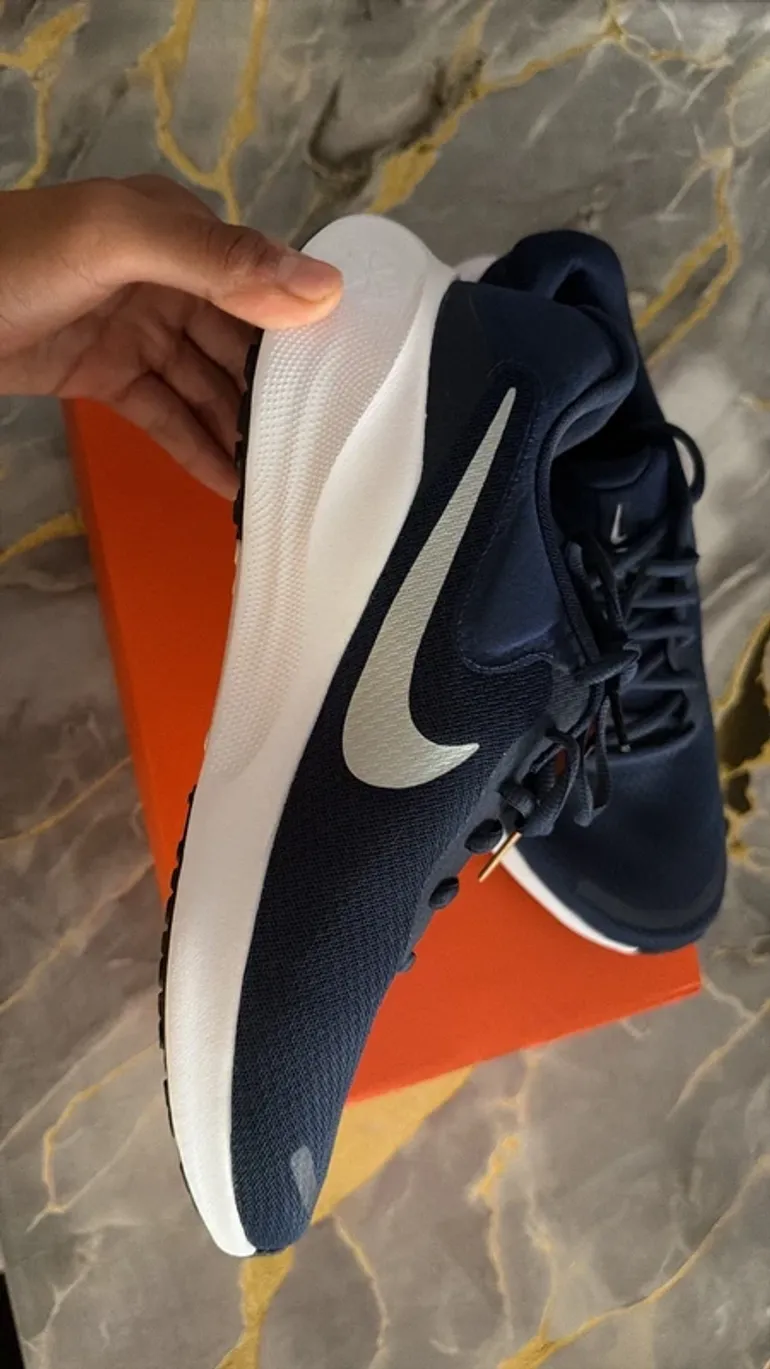 Nike Revolution 7 bike usato — immagine 2 di 5