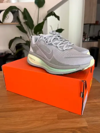 Tweedehands Nike Vomero 18 bike — afbeelding 2 van 2