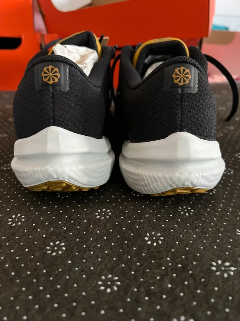 Tweedehands Nike Air Winflo 10 bike — afbeelding 4 van 4