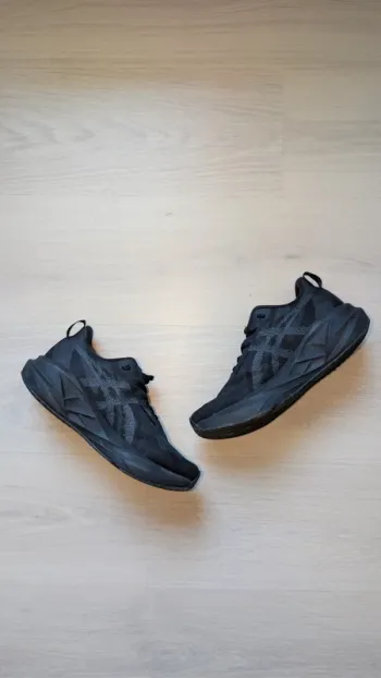Asics Novablast 5 bike usato — immagine 2 di 6