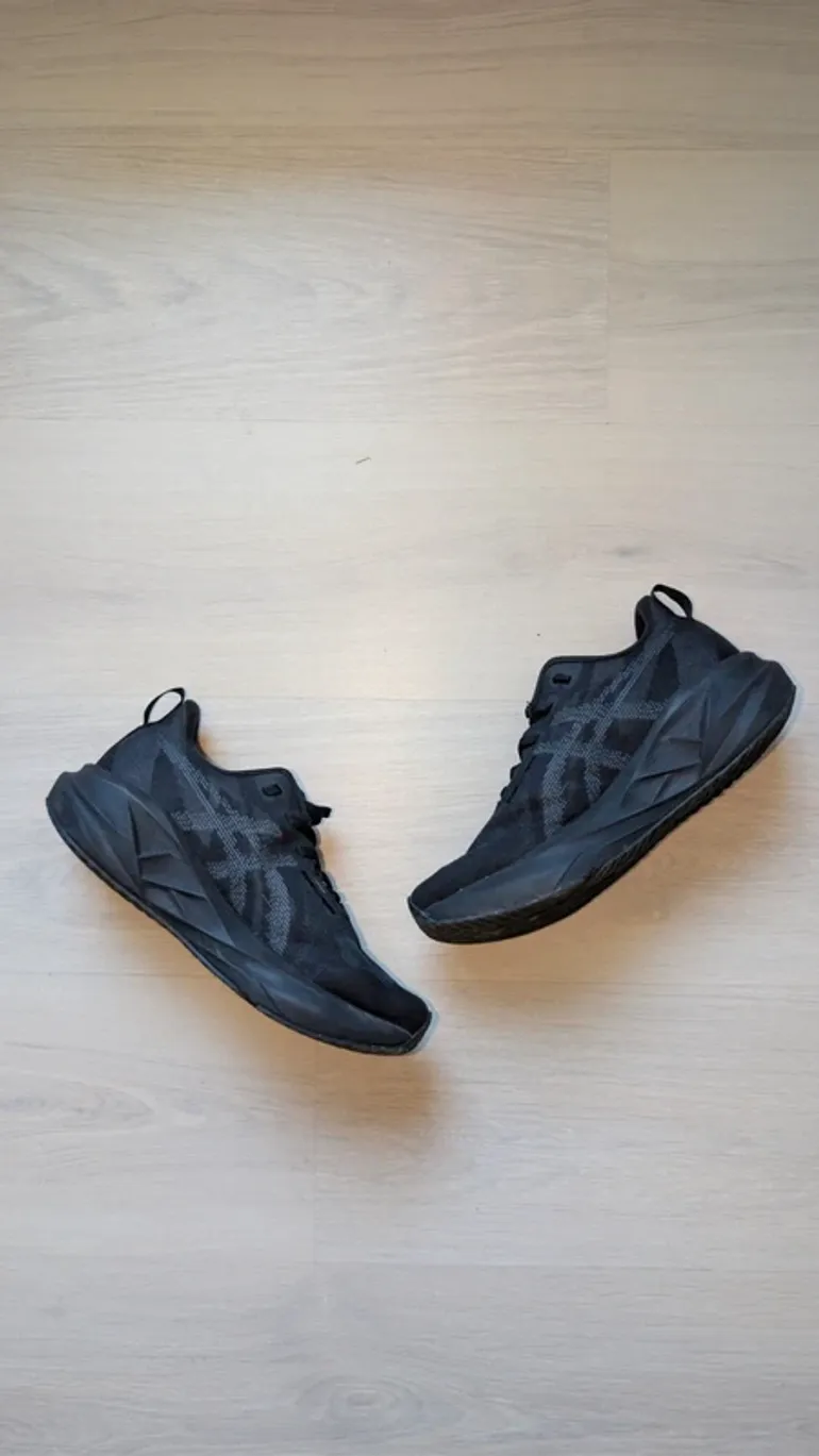 Asics Novablast 5 bike usato — immagine 2 di 6