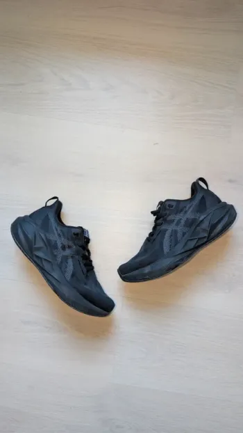 Käytetty Asics Novablast 5 bike