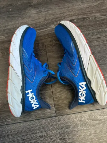 Hoka Arahi 5 bike usato