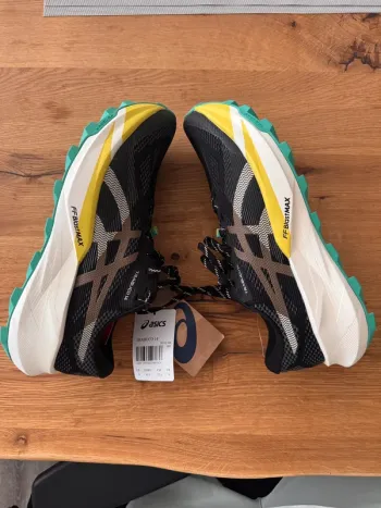 Używany Asics ff blastMax bike