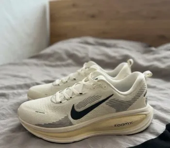 Tweedehands Nike Vomero 18 bike