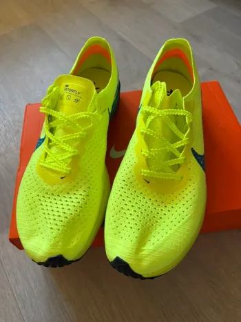 Nike ZoomX Vaporfly Next% 3 bike d'occasion — image 4 sur 6