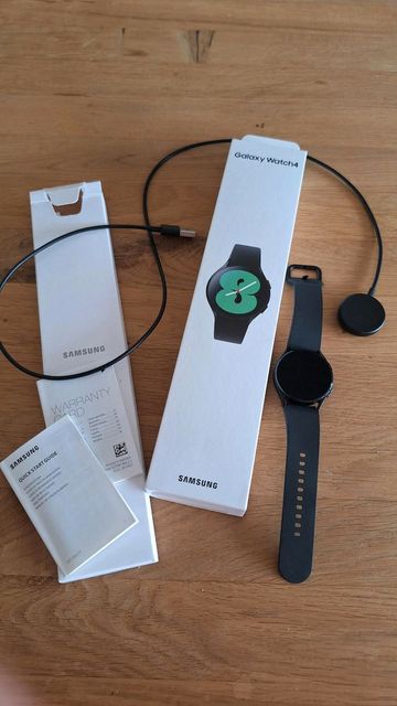 Used Samsung Galaxy Watch 4 Electronics