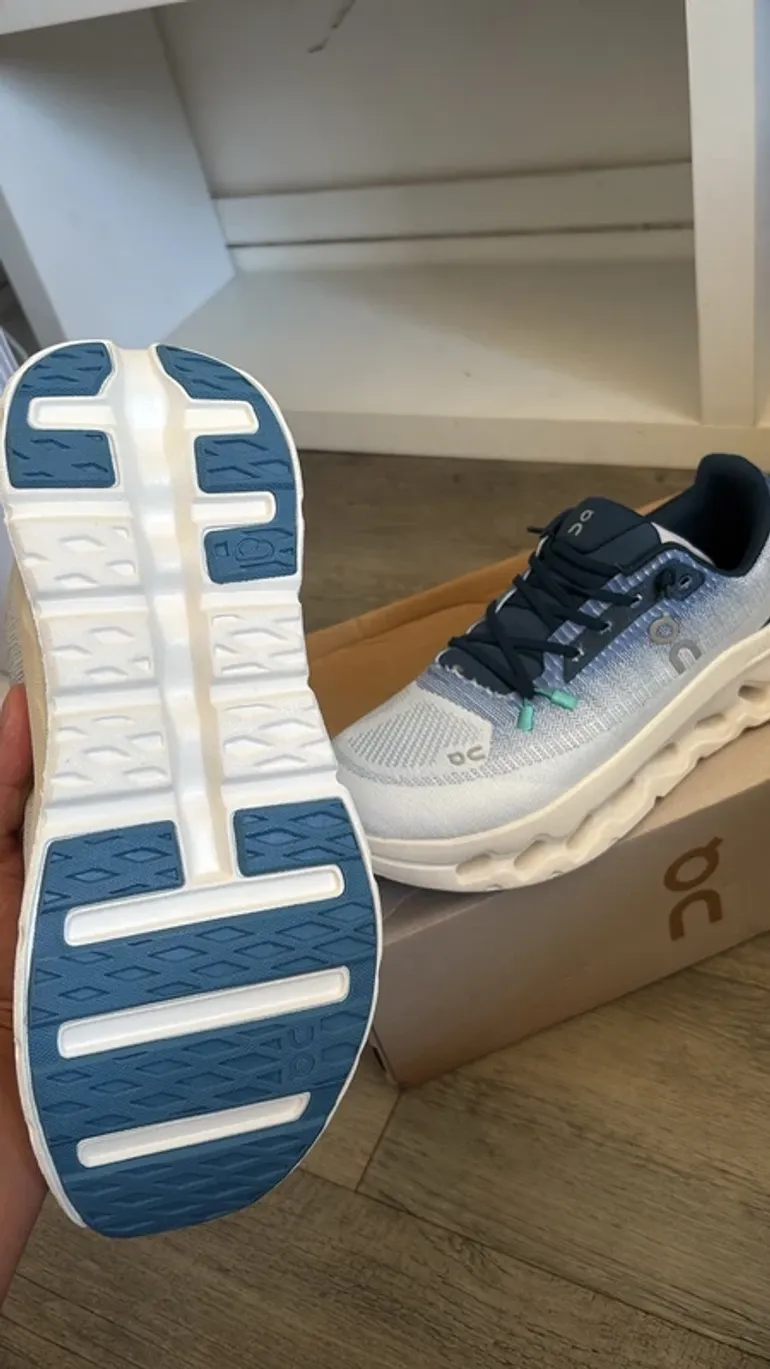 On Running On Cloud Running Shoes bike d'occasion — image 3 sur 4
