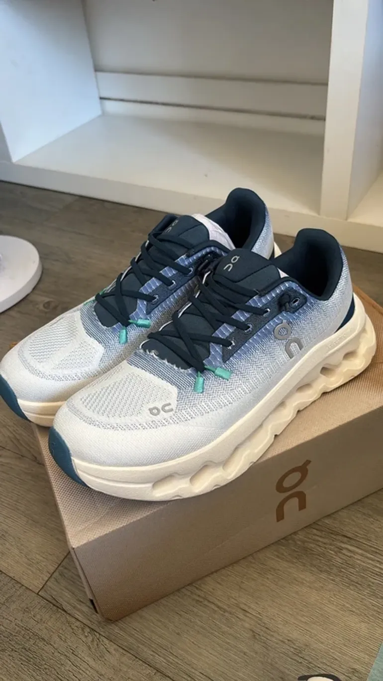 On Running On Cloud Running Shoes bike d'occasion — image 2 sur 4