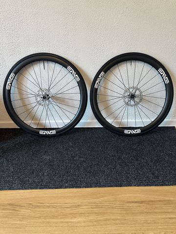 Used Enve Carbon Wheels 2025 bike — image 7 of 13
