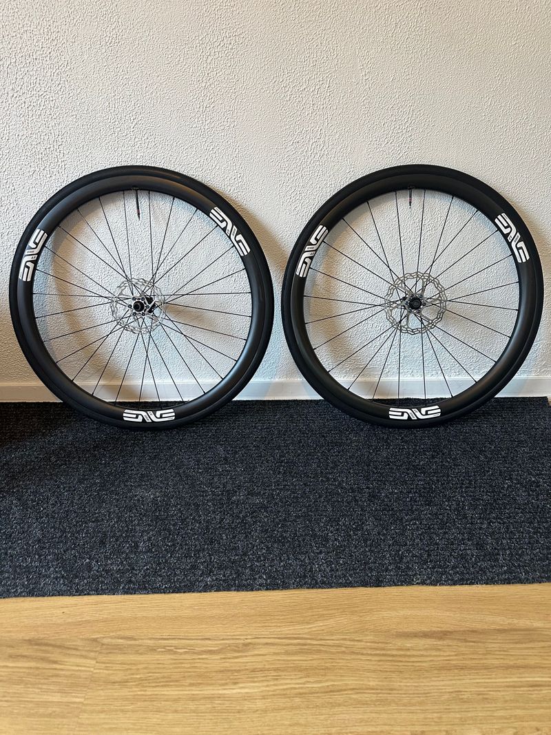 Used Enve Carbon Wheels 2025 bike — image 7 of 13
