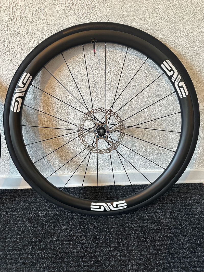 Used Enve Carbon Wheels 2025 bike — image 10 of 13