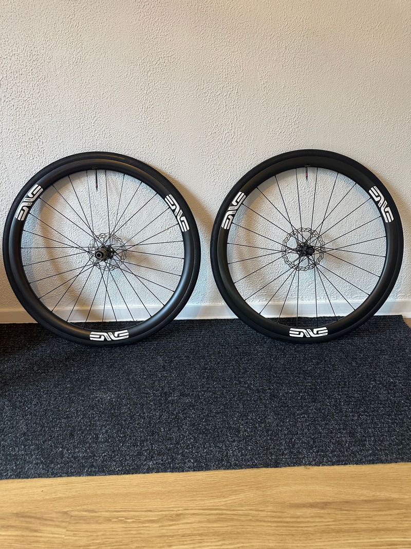 Used Enve Carbon Wheels 2025 bike — image 2 of 13