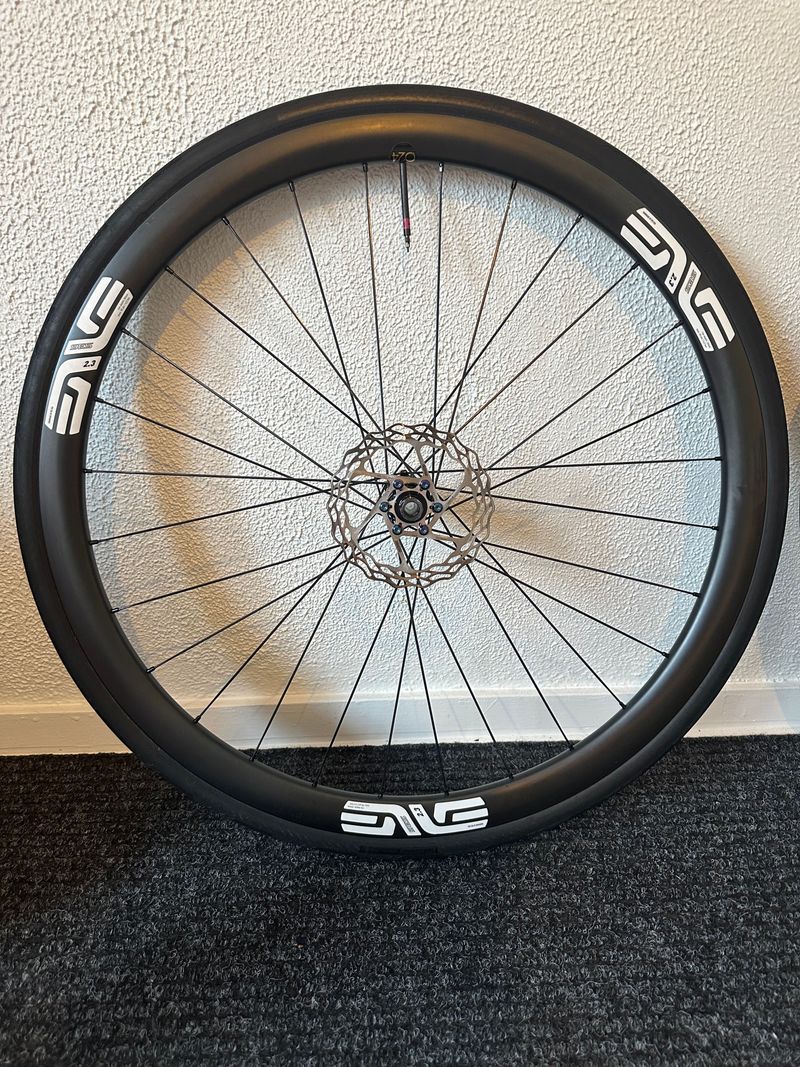 Used Enve Carbon Wheels 2025 bike — image 8 of 13
