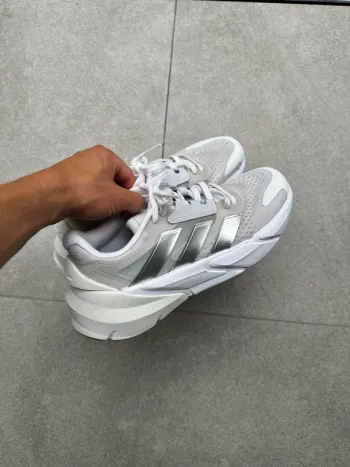 Gebrauchtes Adidas Laufschuh 43 bike — Bild 3 von 5