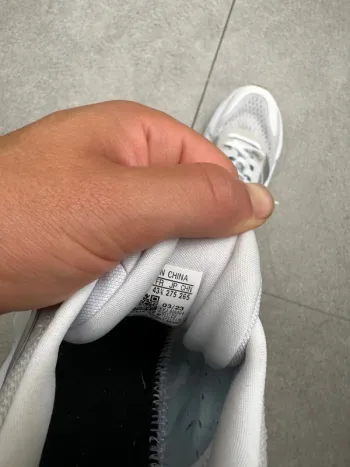 Gebrauchtes Adidas Laufschuh 43 bike — Bild 4 von 5