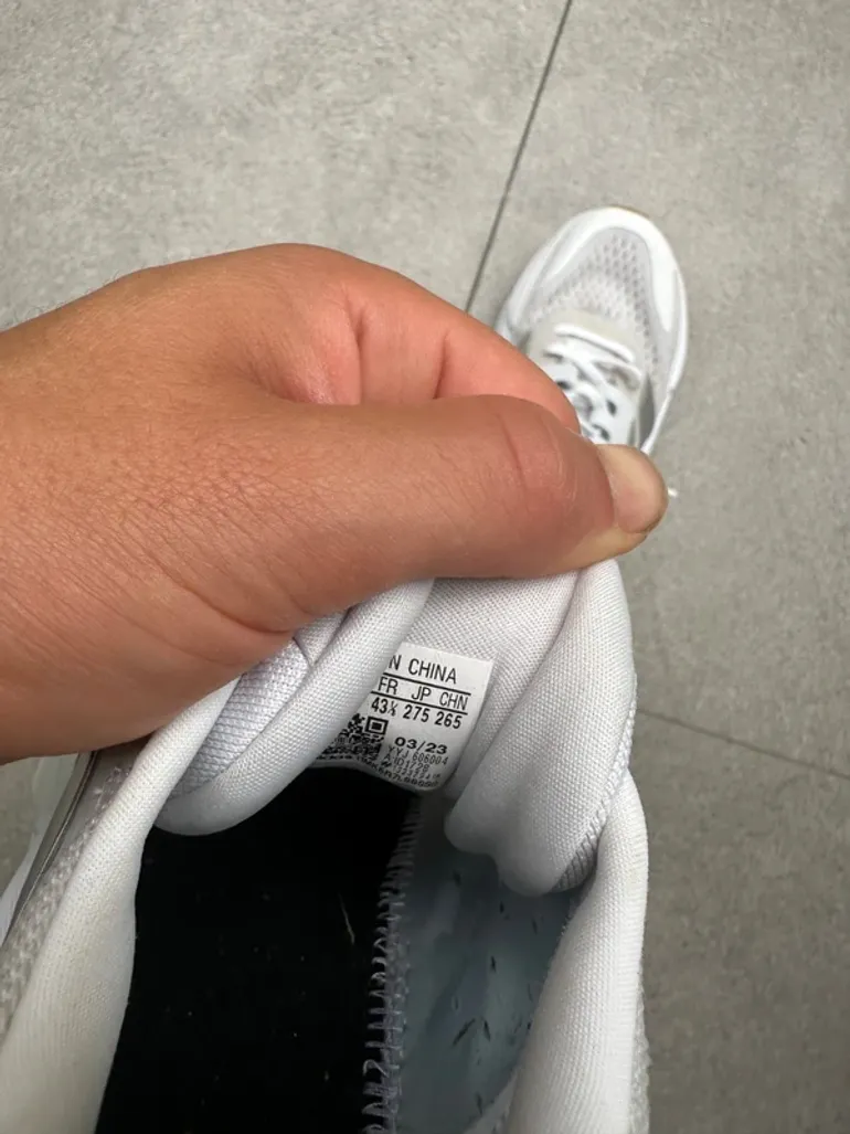 Gebrauchtes Adidas Laufschuh 43 bike — Bild 4 von 5