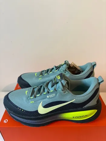 Tweedehands Nike Vomero 18 GTX bike — afbeelding 2 van 7