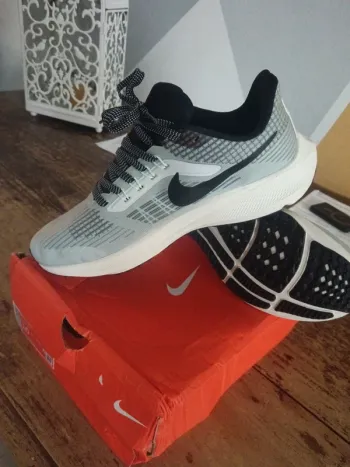 Tweedehands Nike Air Zoom bike — afbeelding 2 van 8
