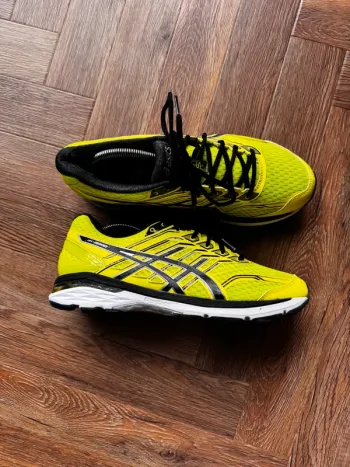 Used Asics Gel GT-2000 bike