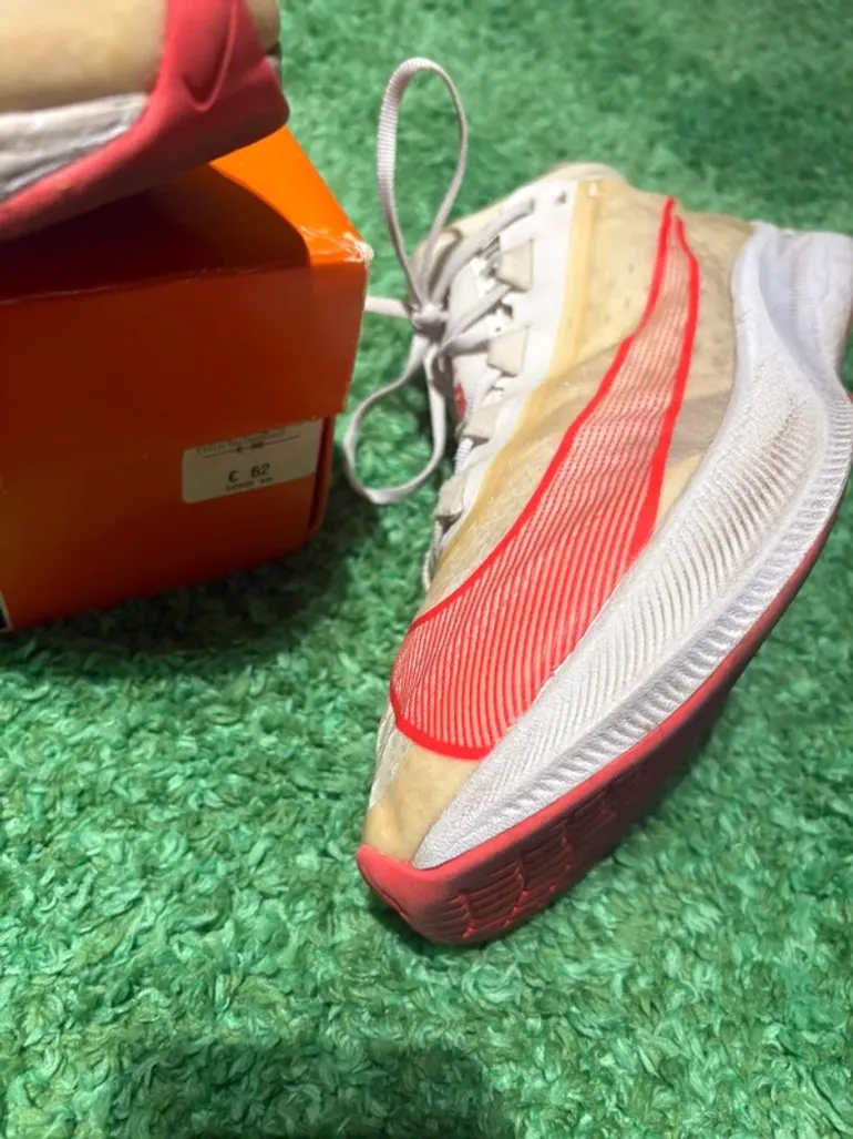 Nike ZoomX Vaporfly Next% bike d'occasion — image 3 sur 8