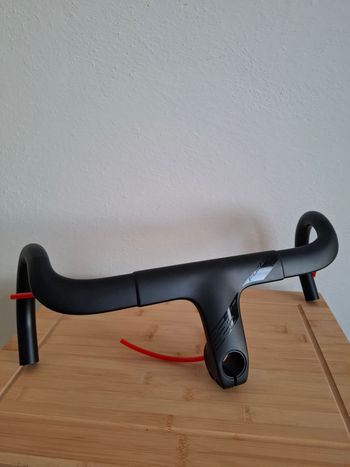 Używany FORZA Cirrus Pro Integrated Handlebar bike