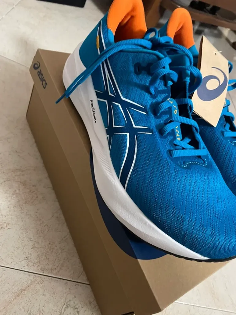 Asics Versablast 4 bike d'occasion — image 2 sur 5