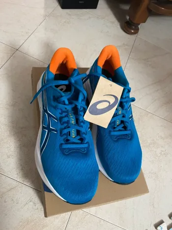 Used Asics Versablast 4 bike
