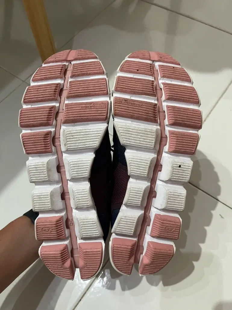 Gebrauchtes On Running On Shoes 38.5 bike — Bild 2 von 5