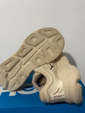 Hoka Bondi 9 bike d'occasion — image 12 sur 15