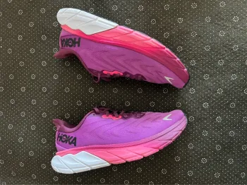 Brugt Hoka Arahi 6 bike