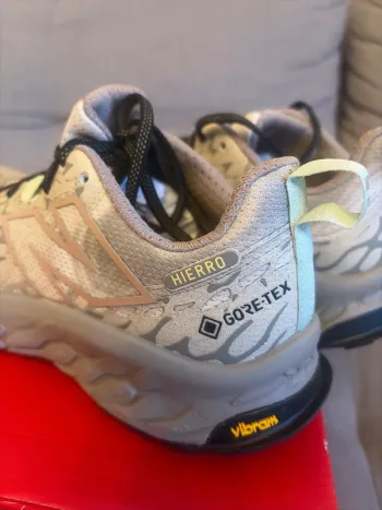 New Balance Hierro V8 GTX bike d'occasion — image 3 sur 6