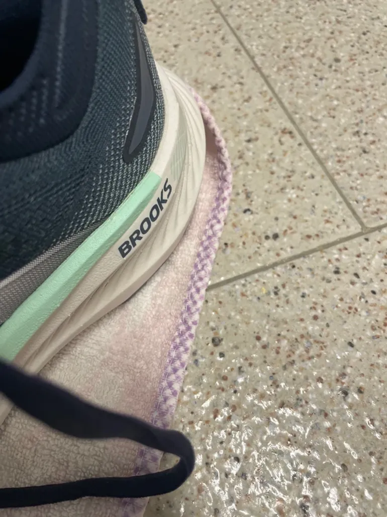 Brooks Running Shoes Size 37.5 bike d'occasion — image 3 sur 7