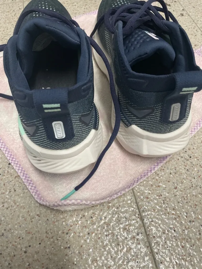 Brooks Running Shoes Size 37.5 bike d'occasion — image 7 sur 7