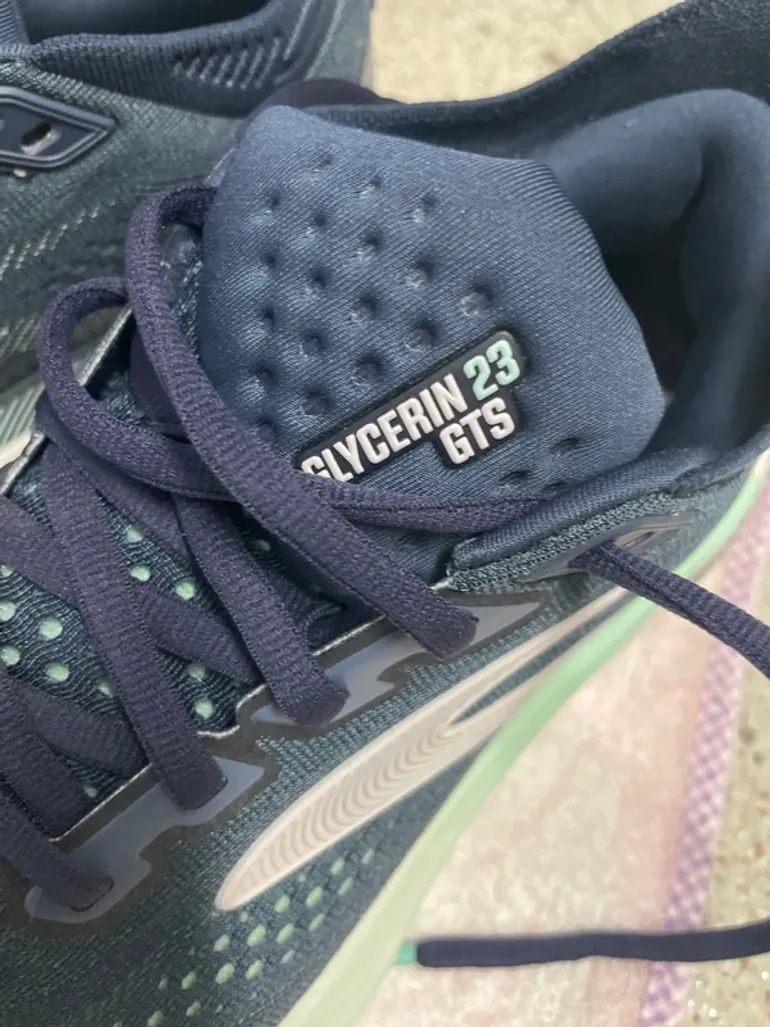 Brooks Running Shoes Size 37.5 bike d'occasion — image 2 sur 7