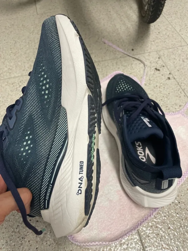 Brooks Running Shoes Size 37.5 bike d'occasion — image 6 sur 7