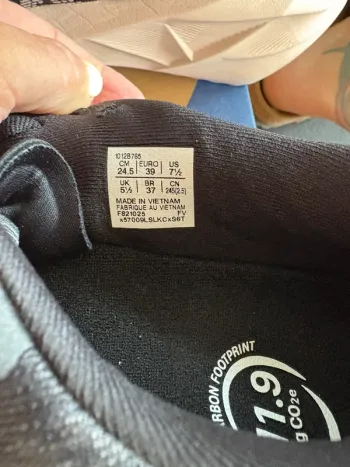 Used Asics Novablast 5 bike — image 4 of 5