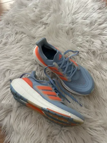 Adidas Ultraboost Light bike d'occasion — image 3 sur 4