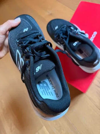 New Balance Running Shoes bike d'occasion — image 4 sur 5