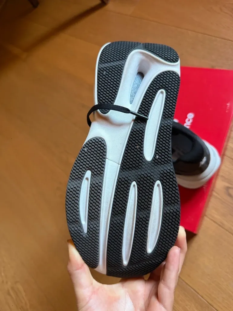 New Balance Running Shoes bike d'occasion — image 2 sur 5