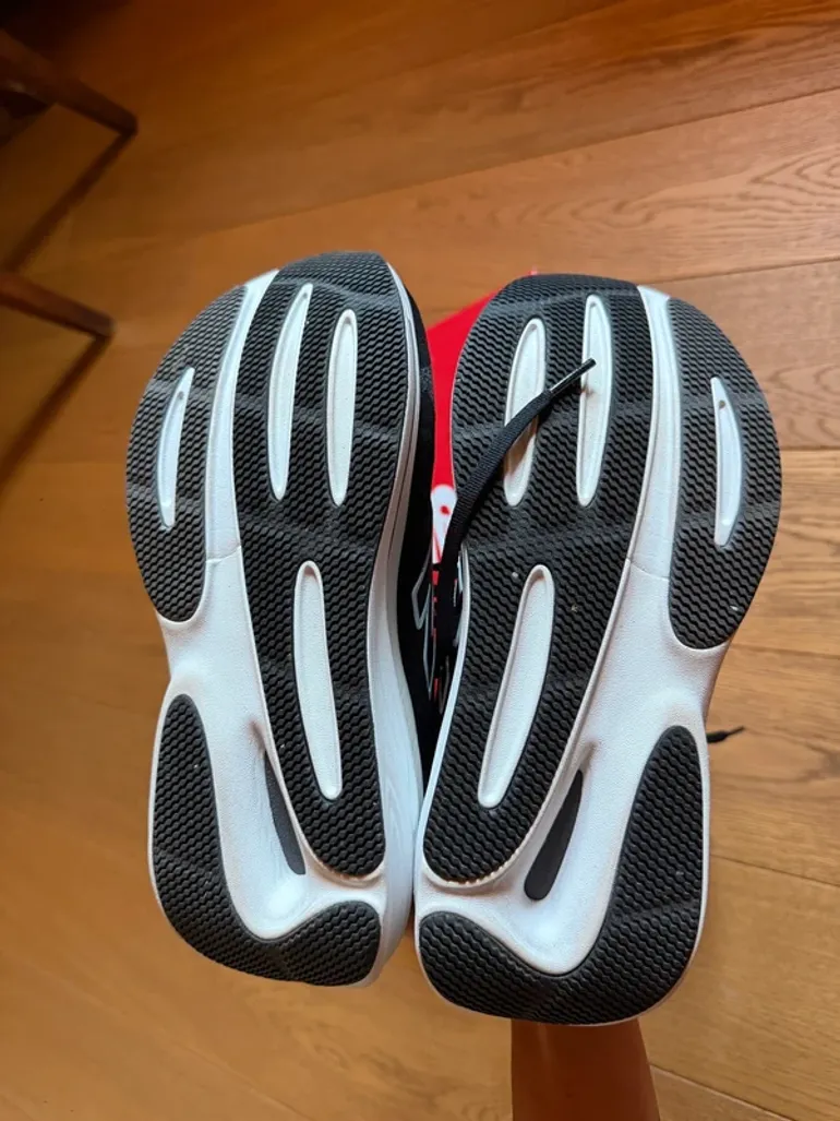 New Balance Running Shoes bike d'occasion — image 5 sur 5