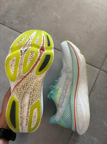 Gebrauchtes Saucony Endorphin Azura bike — Bild 3 von 4