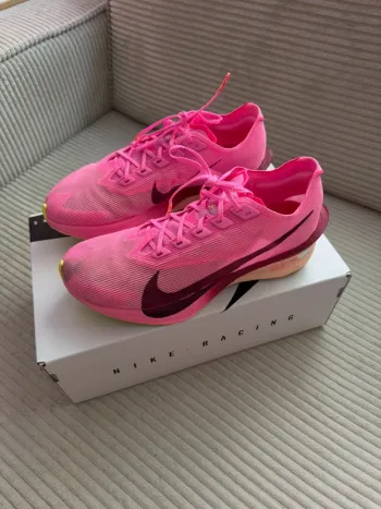 Used Nike Zoom Vaporfly Next% 4 bike — image 4 of 5