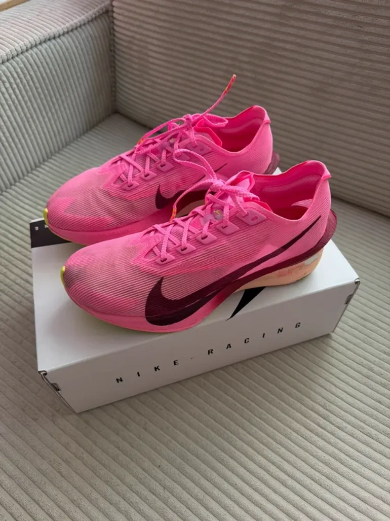 Used Nike Zoom Vaporfly Next% 4 bike — image 4 of 5
